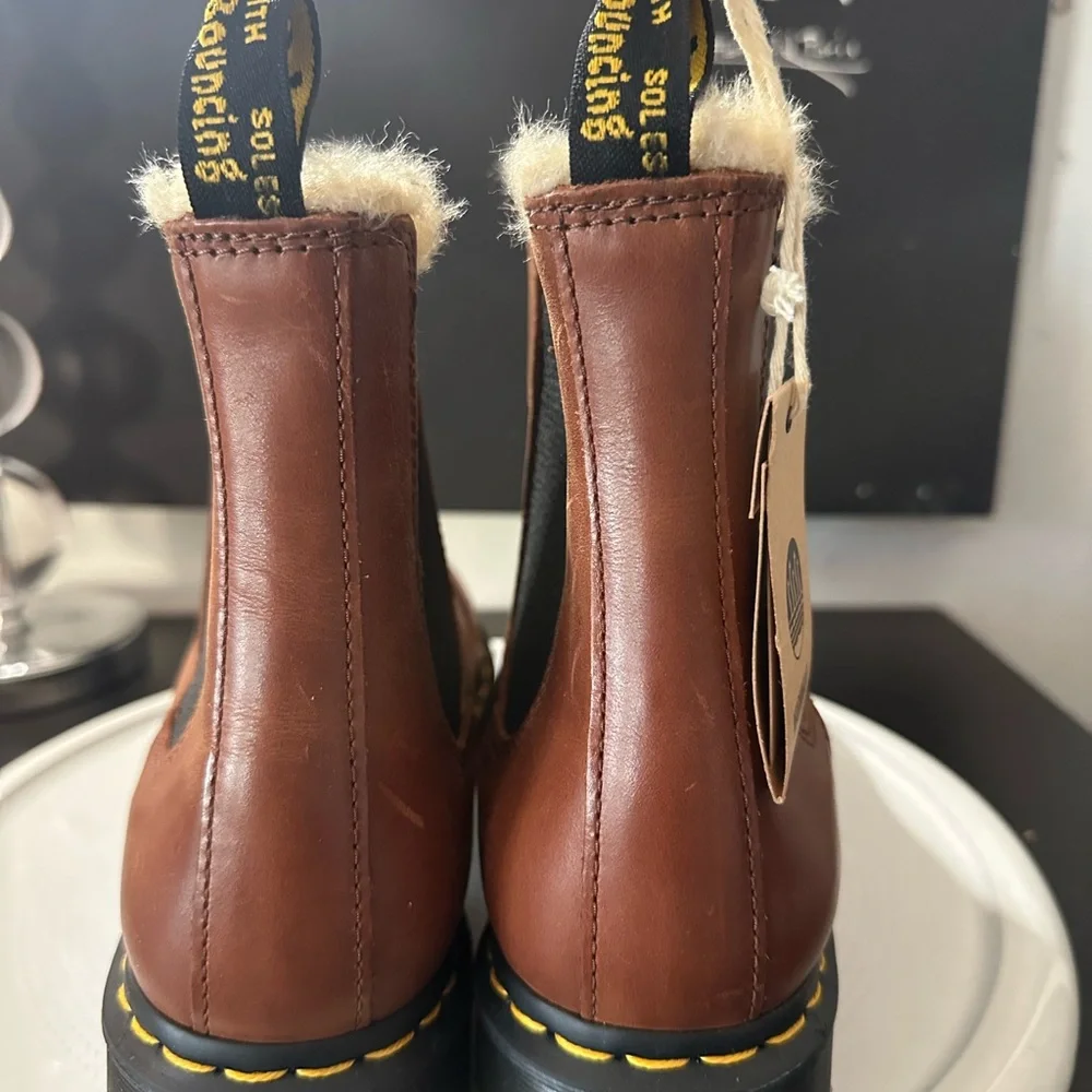 🆕Dr. Martens 2976 Lenore Chelsea Boots